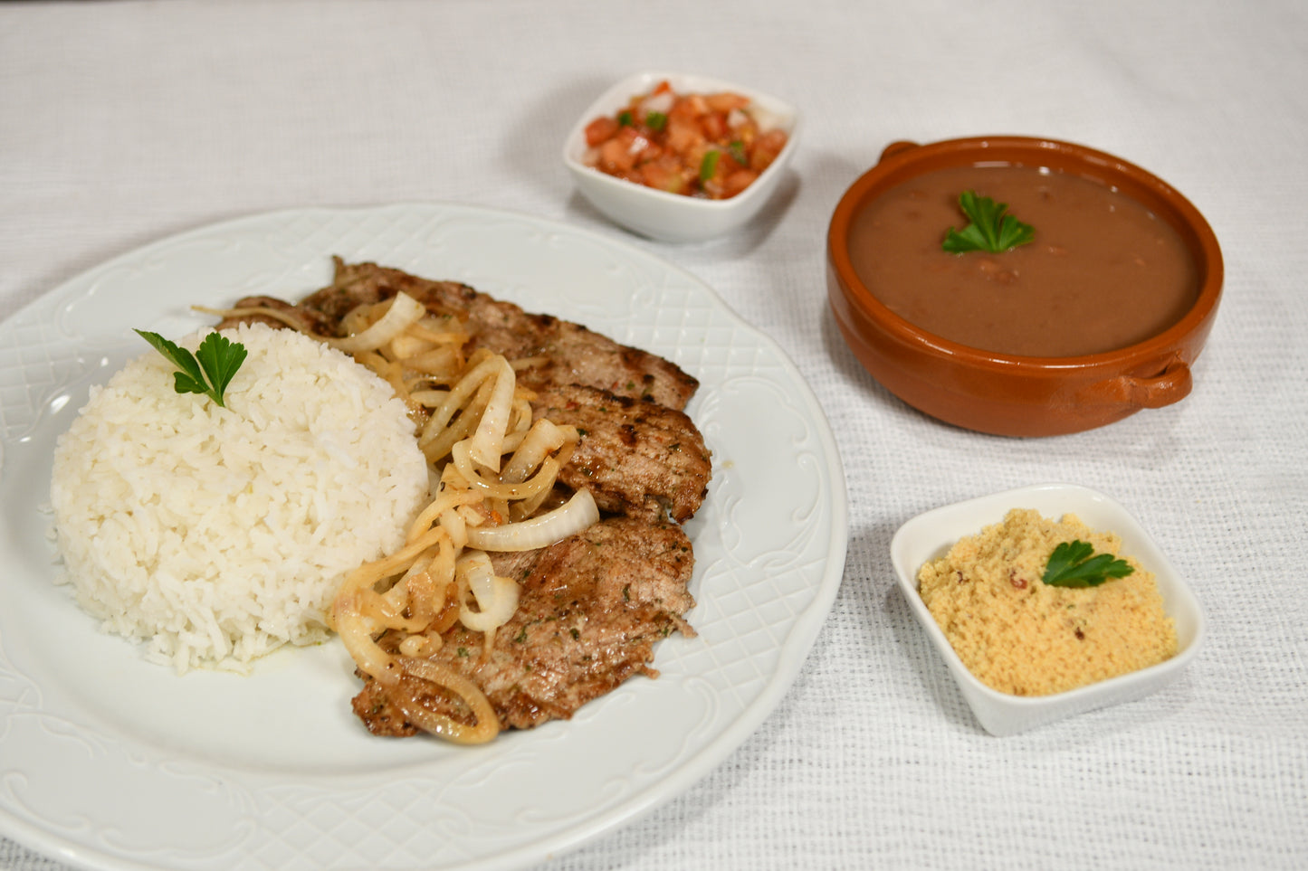 MENU BISTEC ENCEBOLLADO