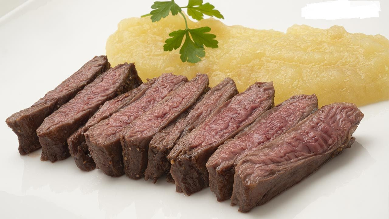 PLATO CARNE DE TERNERA ASSADA CON PURE DE PATATAS